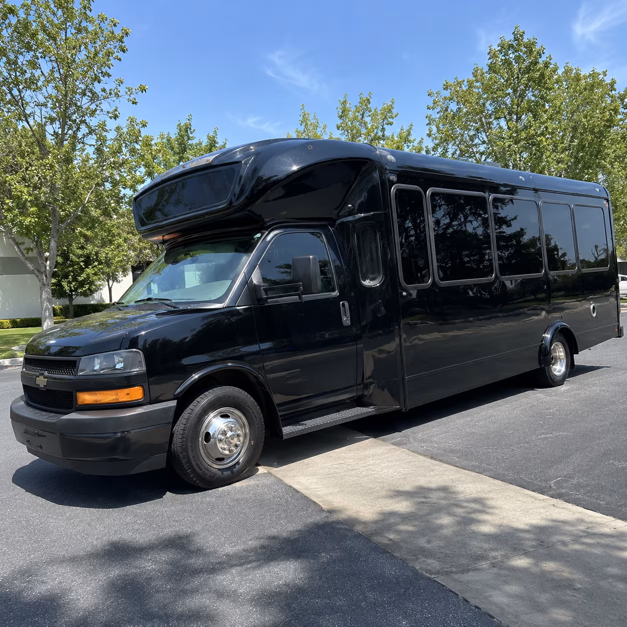 stamford 15 passenger party bus